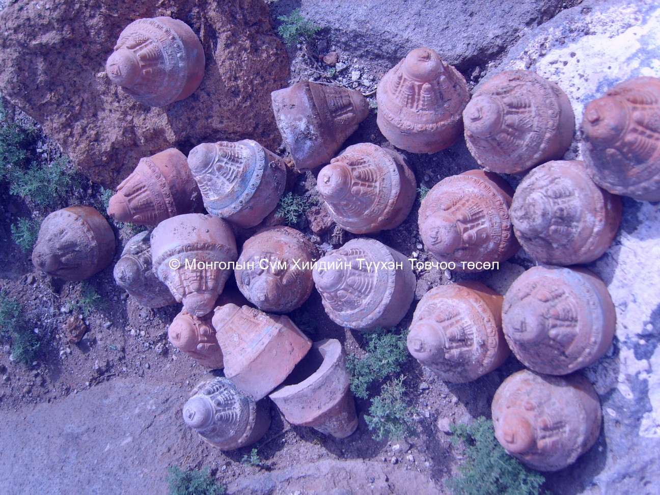 Суварганы суурьн дээрх шавар цацнууд 